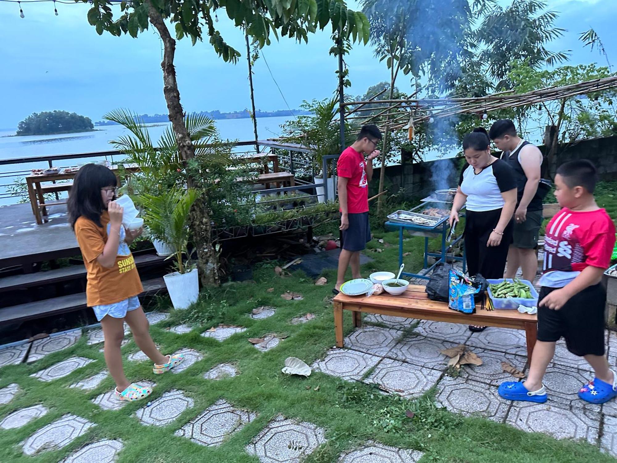 Ben Ho Homestay Xa Gia Tan Bagian luar foto