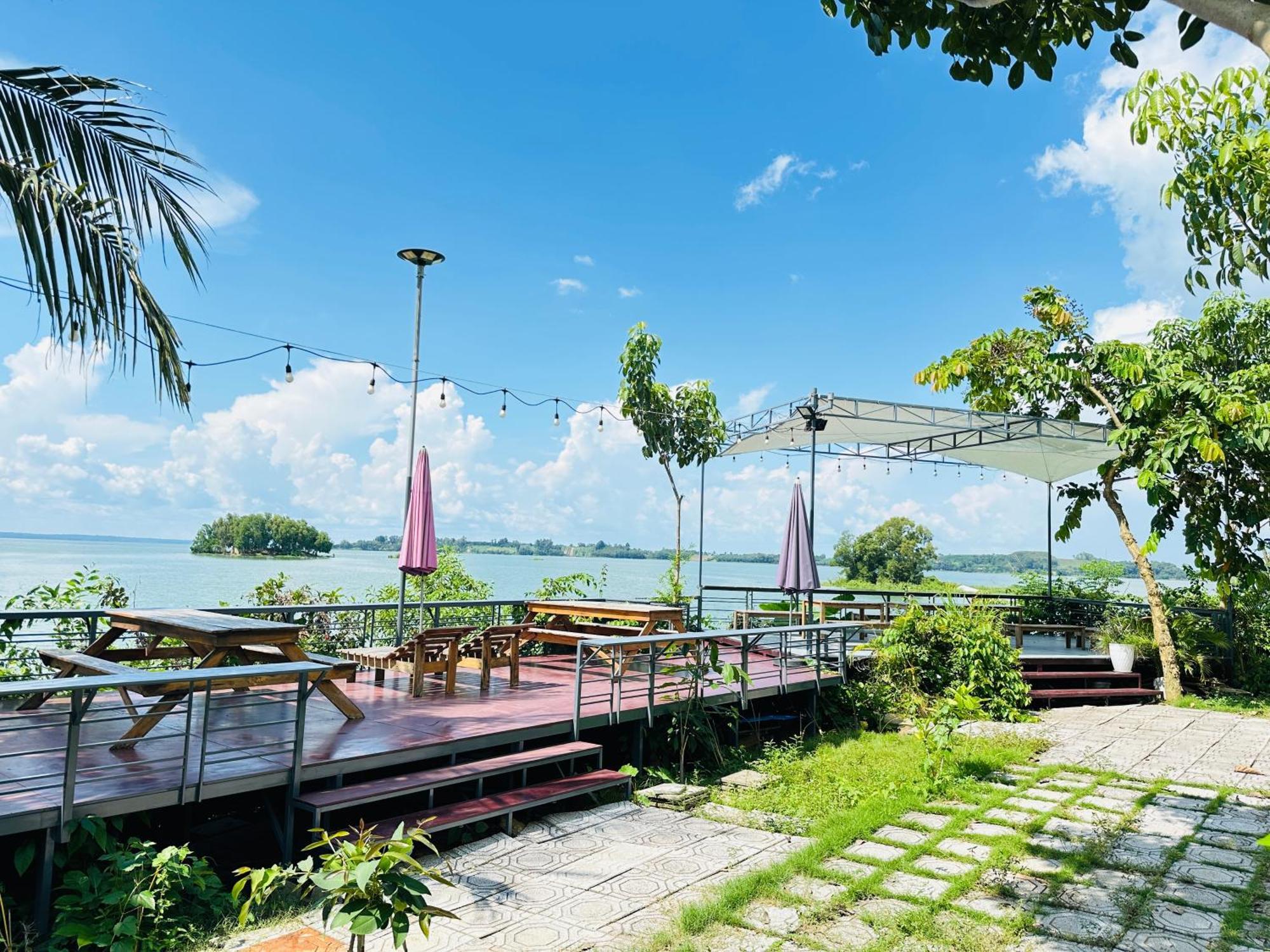 Ben Ho Homestay Xa Gia Tan Bagian luar foto